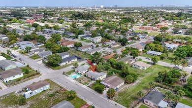 Welcome to this charming 3-bedroom, 1-bathroom home perfectly - photo 34