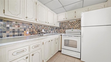 Amazing unit for sale in one of the most attractive 55+ - photo 2