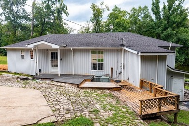 Experience the best of lake living with two homes on one - photo 6