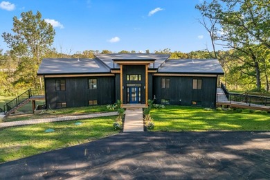 (private lake, pond, creek) Home For Sale in Valparaiso Indiana