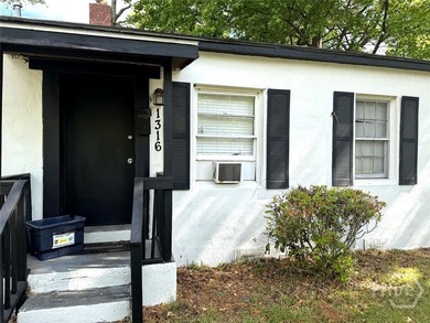 Charming duplex, offering 2 beds & 1 bath for each unit. Great - photo 12