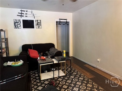 Charming duplex, offering 2 beds & 1 bath for each unit. Great - photo 13