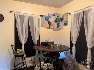 Charming duplex, offering 2 beds & 1 bath for each unit. Great - photo 15