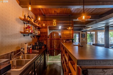 Experience the perfect blend of timeless mid-century modern - photo 22