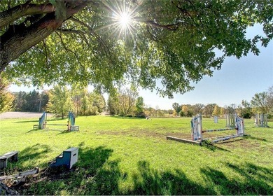 Late 19th Century property with many huge mature trees on - photo 24