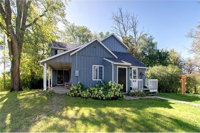 Late 19th Century property with many huge mature trees on - photo 26