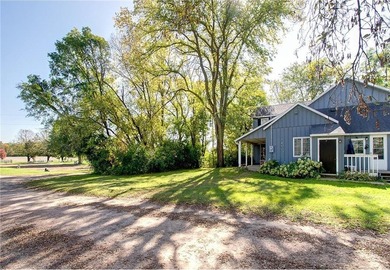 Late 19th Century property with many huge mature trees on - photo 28