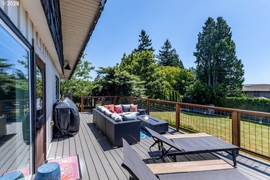 Experience the perfect blend of timeless mid-century modern - photo 28