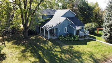 Late 19th Century property with many huge mature trees on - photo 29