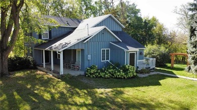 Late 19th Century property with many huge mature trees on - photo 30