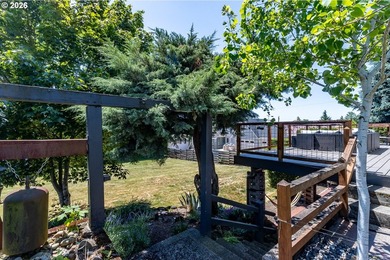Experience the perfect blend of timeless mid-century modern - photo 30