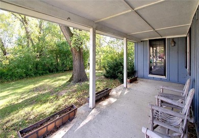 Late 19th Century property with many huge mature trees on - photo 31