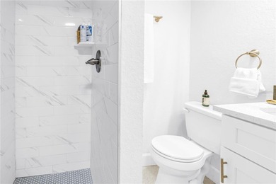 Under contract-accepting backup offerspletely renovated - photo 32