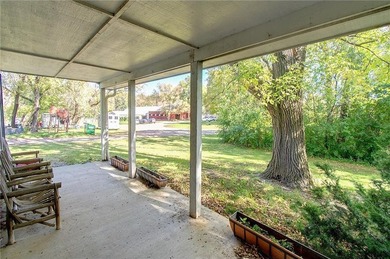 Late 19th Century property with many huge mature trees on - photo 32