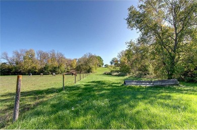 Late 19th Century property with many huge mature trees on - photo 37