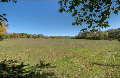 Late 19th Century property with many huge mature trees on - photo 38