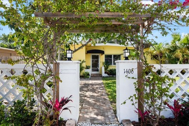Discover this charming, spacious & character-filled Mid-Century - photo 1