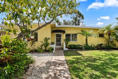 Discover this charming, spacious & character-filled Mid-Century - photo 2