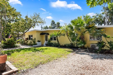 Discover this charming, spacious & character-filled Mid-Century - photo 3