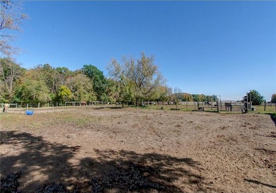 Late 19th Century property with many huge mature trees on - photo 46