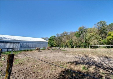 Late 19th Century property with many huge mature trees on - photo 48