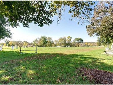 Late 19th Century property with many huge mature trees on - photo 54