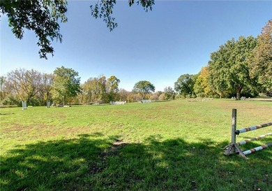 Late 19th Century property with many huge mature trees on - photo 55