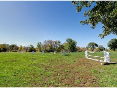 Late 19th Century property with many huge mature trees on - photo 56