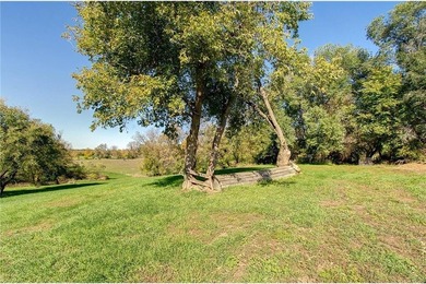 Late 19th Century property with many huge mature trees on - photo 58
