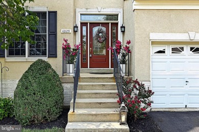 Beautiful Colonial located on a premium corner lot in the highly - photo 5