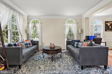 Beautiful Colonial located on a premium corner lot in the highly - photo 8
