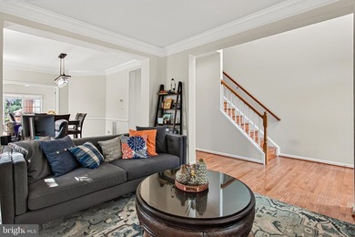 Beautiful Colonial located on a premium corner lot in the highly - photo 10