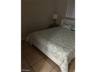 Adorable waterfront 2/2 + den. Den can be used as a 3rd bedroom - photo 3