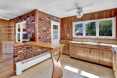 GREAT CURB APPEAL , PROPERTY AND LAYOUT ! UPDATED SIDING, ROOF - photo 18