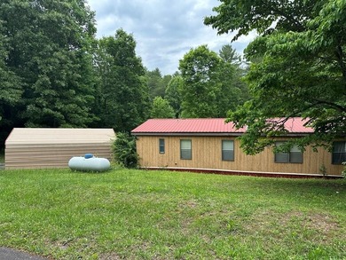 Introducing a fantastic 3-bedroom, 2-bath manufactured home on a - photo 3