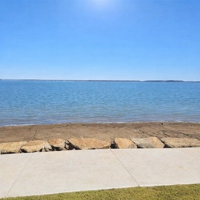 Discover the perfect slice of Runaway Bay at 196 Johnston, where - photo 1