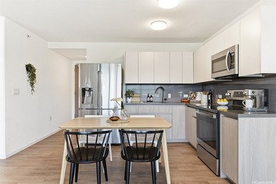 Experience the best of Honolulu living in this stylish 1-bedroom - photo 12