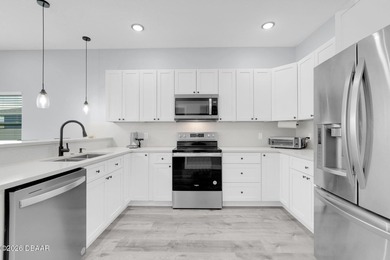 Perfection. Elegance. Location. An exceptional opportunity to - photo 15