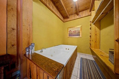 Discover the charm of Lake Sam Rayburn in this distinctive - photo 18