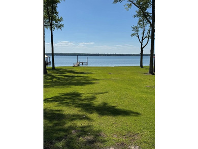 Welcome to your perfect waterfront retreat on beautiful Lake - photo 2