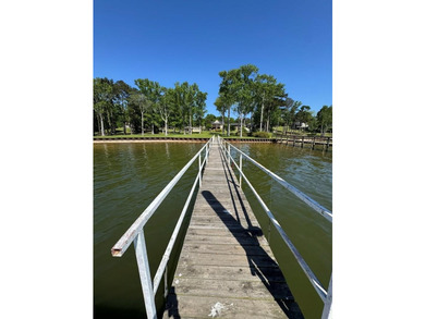 Welcome to your perfect waterfront retreat on beautiful Lake - photo 10
