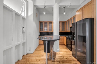 Beautiful & Modern 2-Bedroom Apartment in the Heart of the City - photo 5