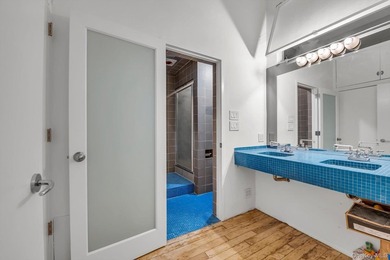 Beautiful & Modern 2-Bedroom Apartment in the Heart of the City - photo 10