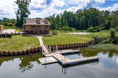 Escape to the lake in this beautifully updated 3-bedroom, 3-bath - photo 1