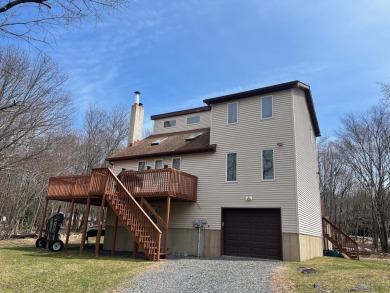 Lake Home For Sale in Blakeslee, Pennsylvania