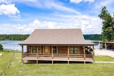 Escape to the lake in this beautifully updated 3-bedroom, 3-bath - photo 4