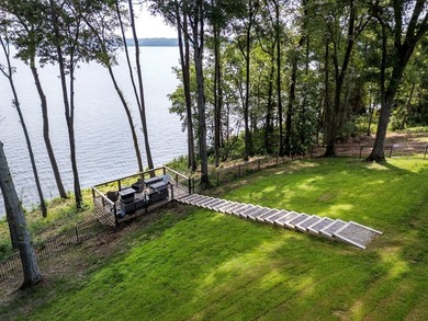 Welcome to luxury lakefront living in the highly sought-after - photo 4