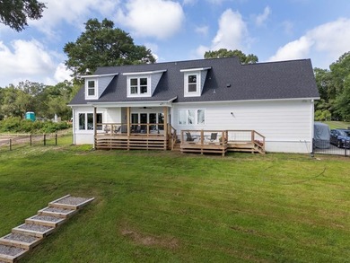 Welcome to luxury lakefront living in the highly sought-after - photo 5