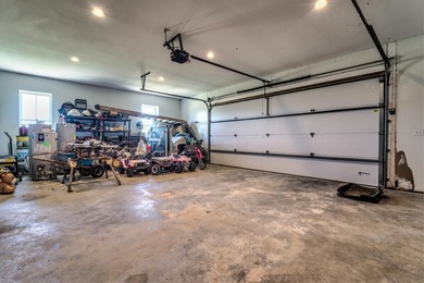 Welcome to this beautiful 4-bedroom, 3-bathroom newer-built home - photo 46