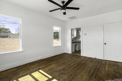 Prime Location!! This Fourplex is a great investment or house - photo 11